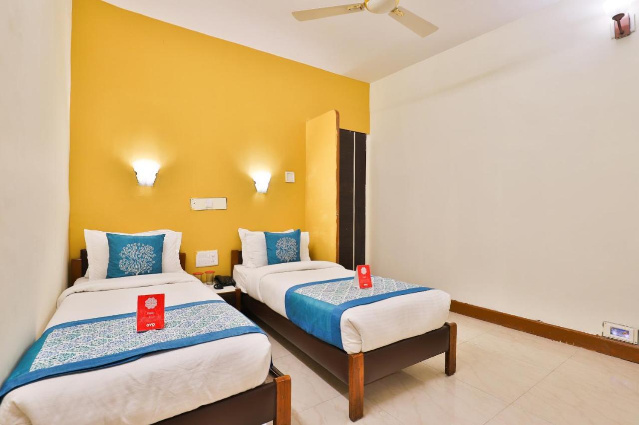 Oyo 13668 Hotel Utsav Vadodara Ngoại thất bức ảnh