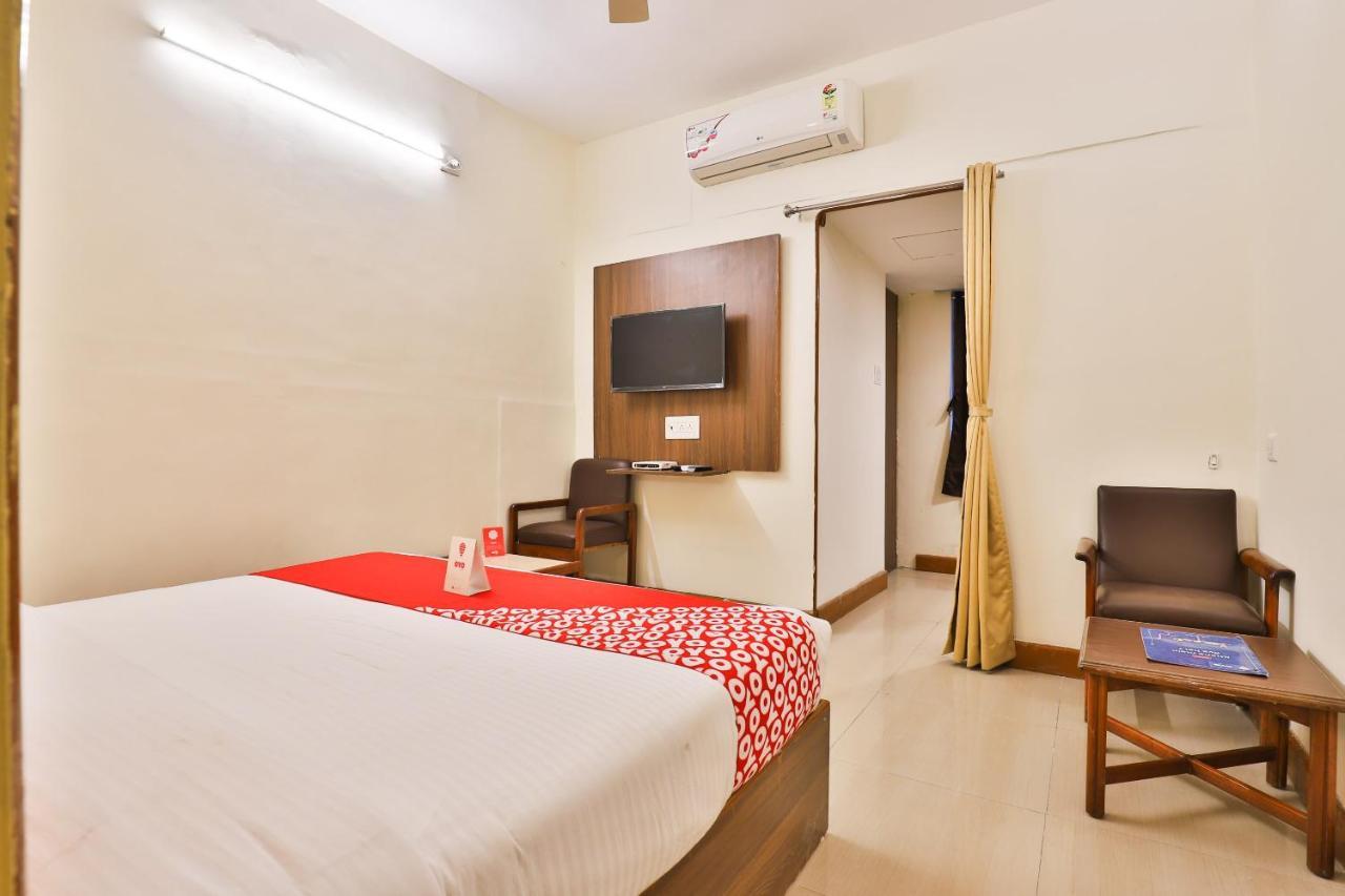 Oyo 13668 Hotel Utsav Vadodara Ngoại thất bức ảnh