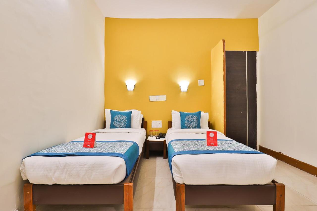 Oyo 13668 Hotel Utsav Vadodara Ngoại thất bức ảnh