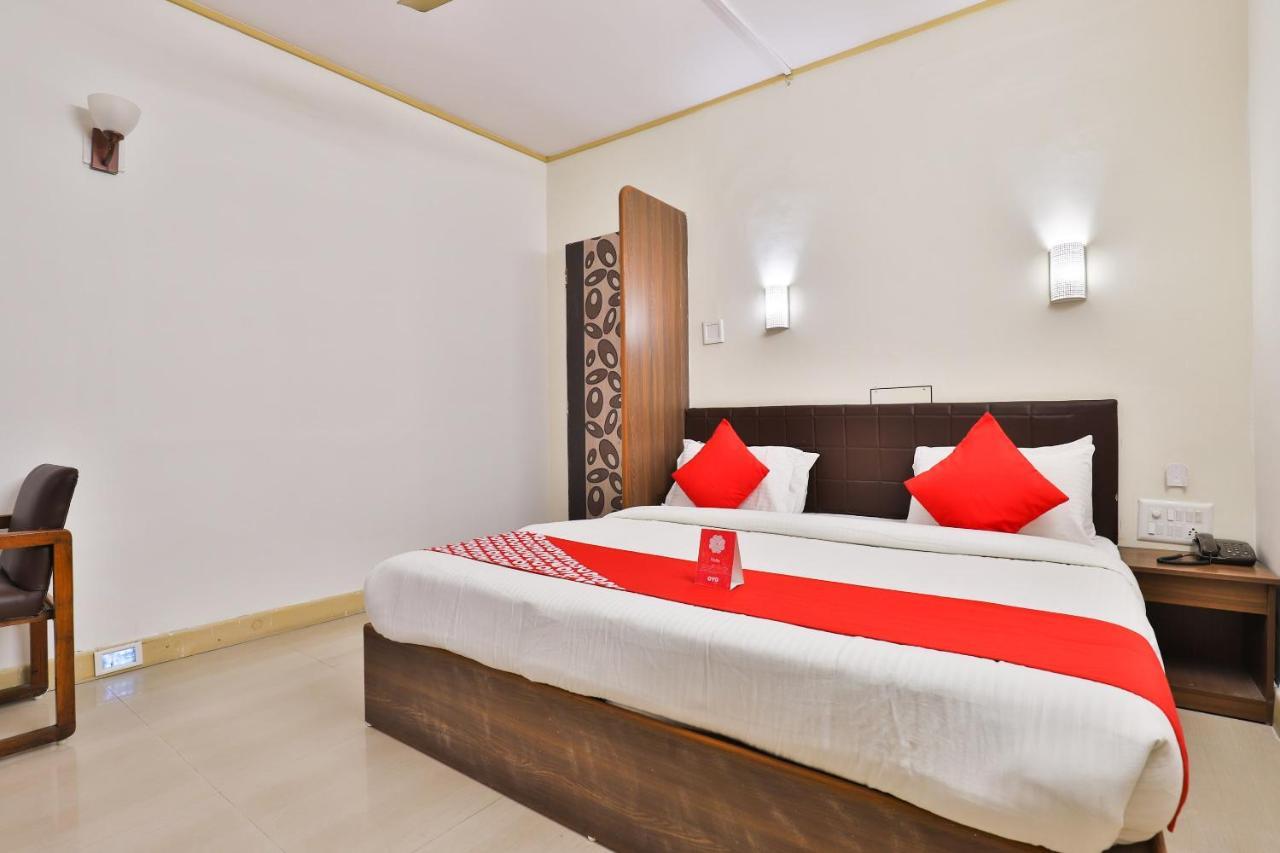 Oyo 13668 Hotel Utsav Vadodara Ngoại thất bức ảnh