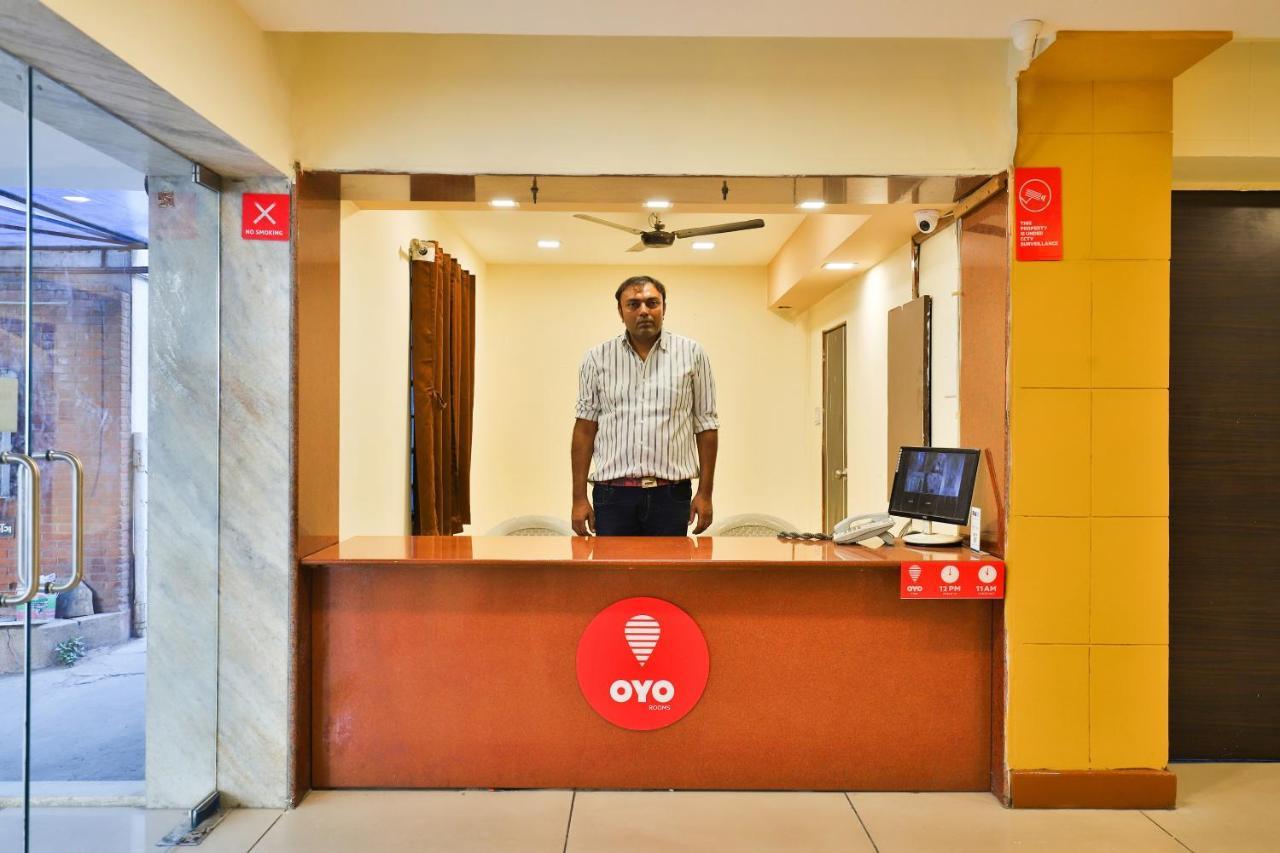 Oyo 13668 Hotel Utsav Vadodara Ngoại thất bức ảnh