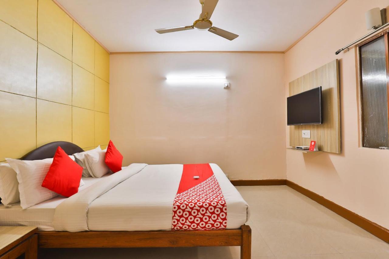 Oyo 13668 Hotel Utsav Vadodara Ngoại thất bức ảnh