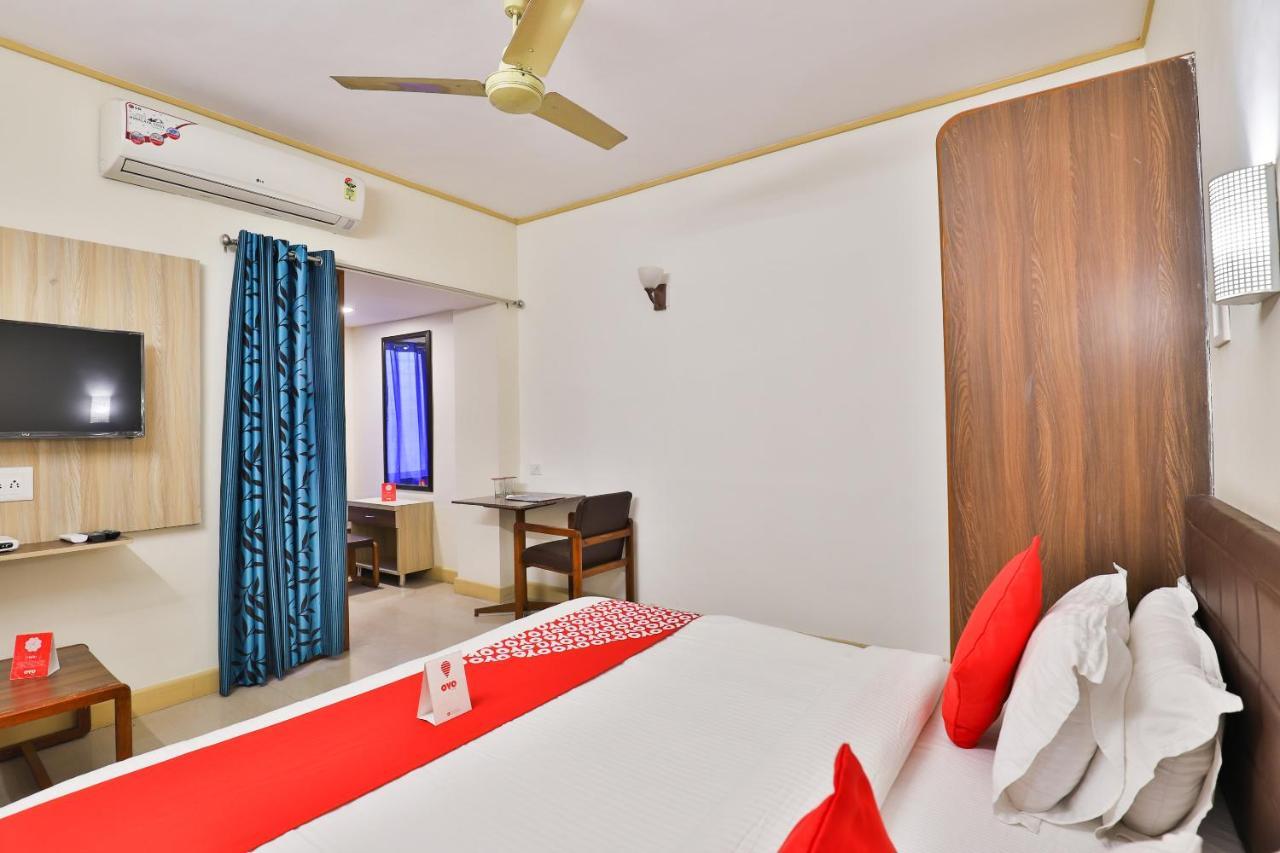Oyo 13668 Hotel Utsav Vadodara Ngoại thất bức ảnh