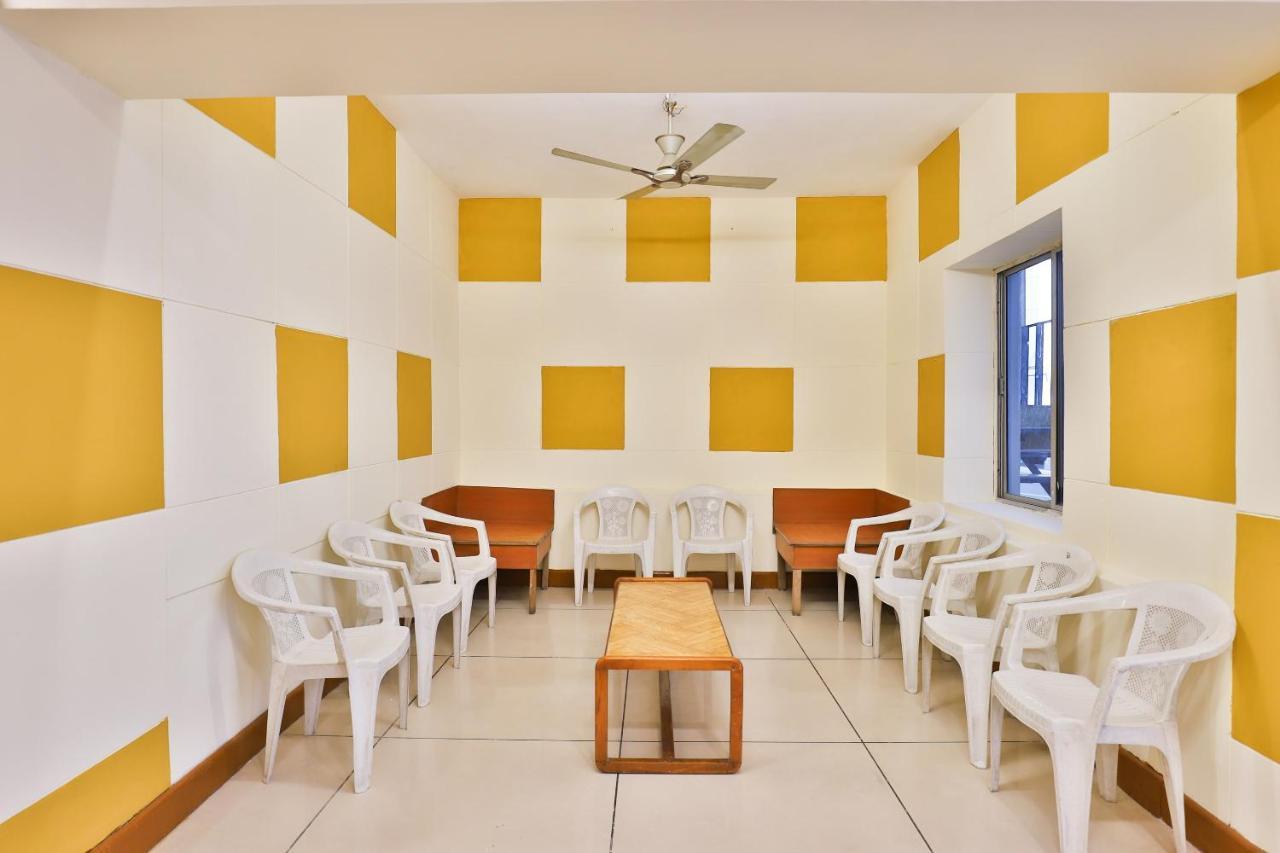 Oyo 13668 Hotel Utsav Vadodara Ngoại thất bức ảnh