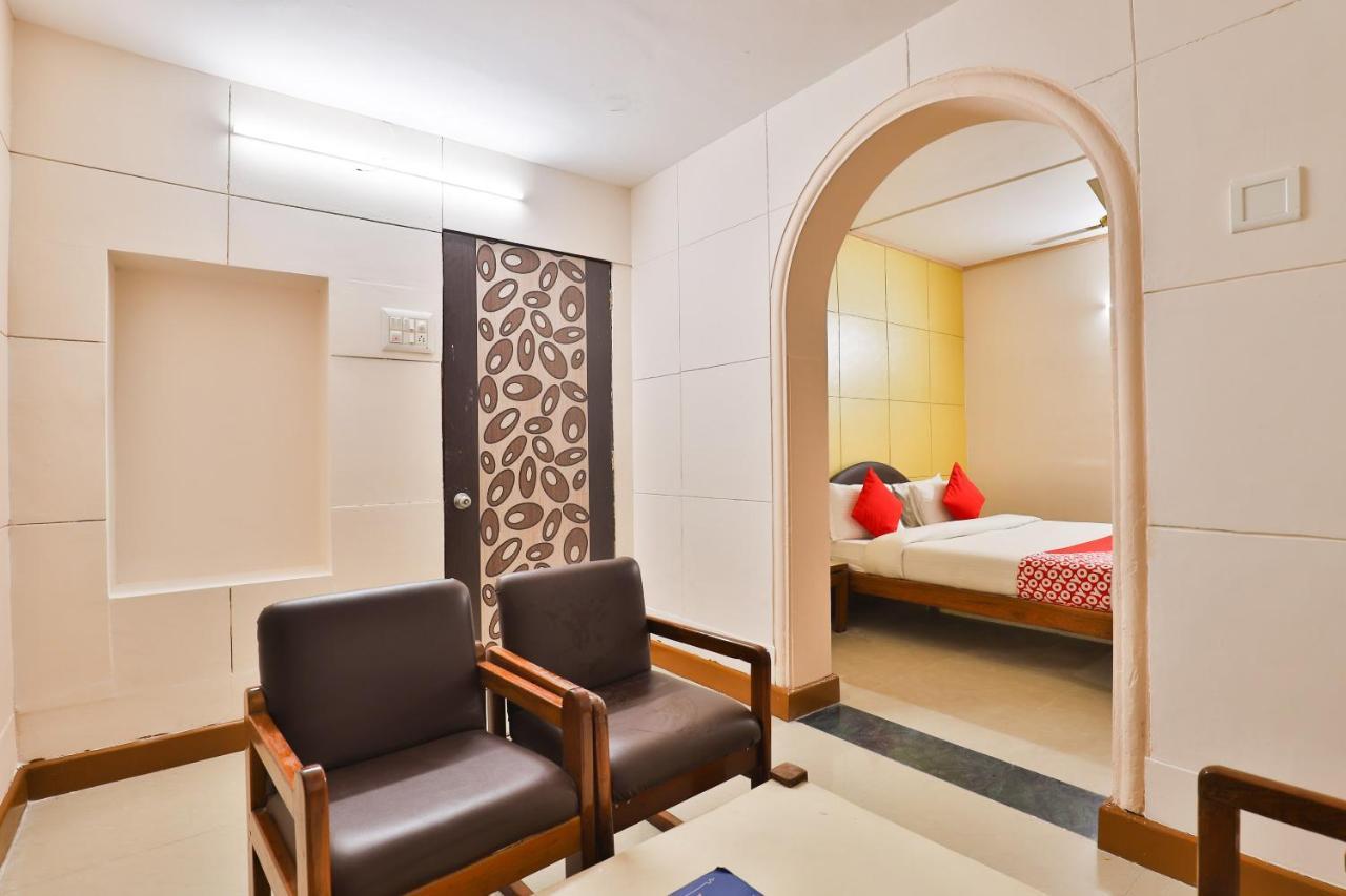 Oyo 13668 Hotel Utsav Vadodara Ngoại thất bức ảnh